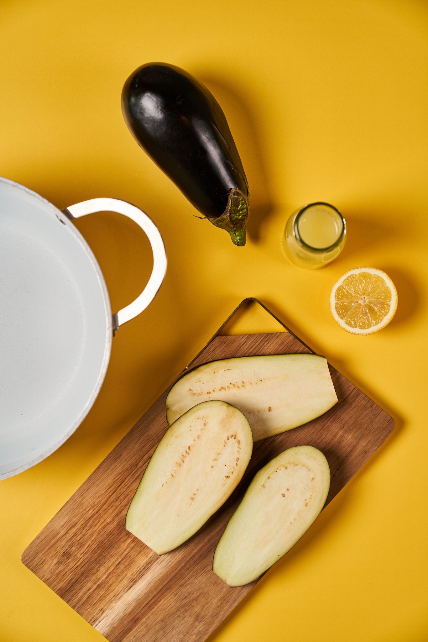 Velouté d'Aubergines aux Amandes et au Chorizo : Un Mélange Parfait de Saveurs