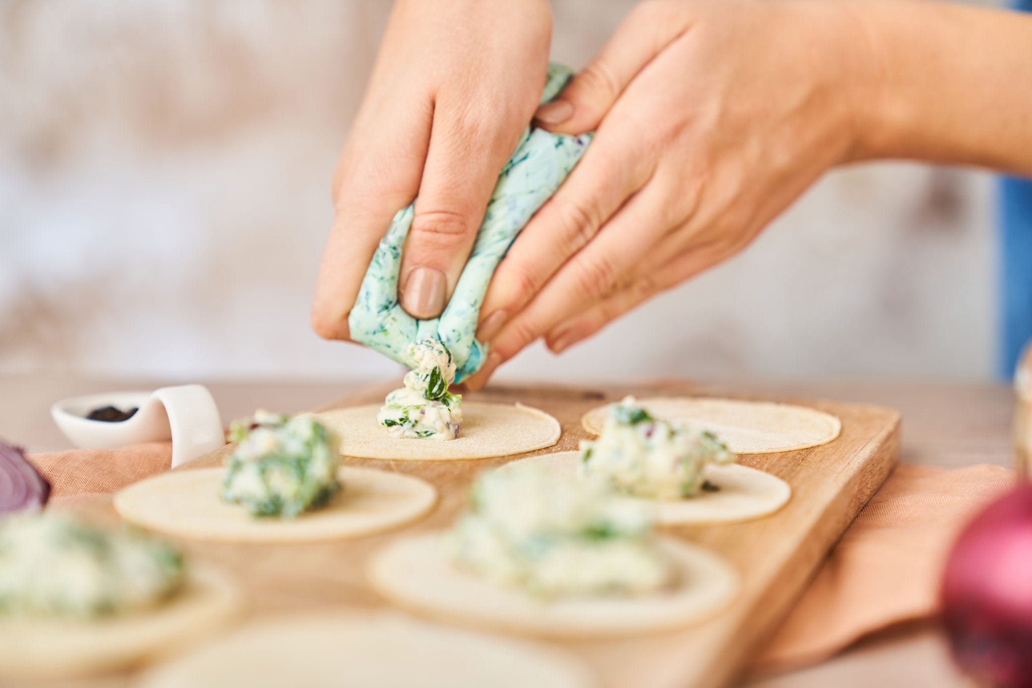 Zelfgemaakte tortellini met spinaziericotta – eenvoudig gevuld met de diepvrieszaktruc
