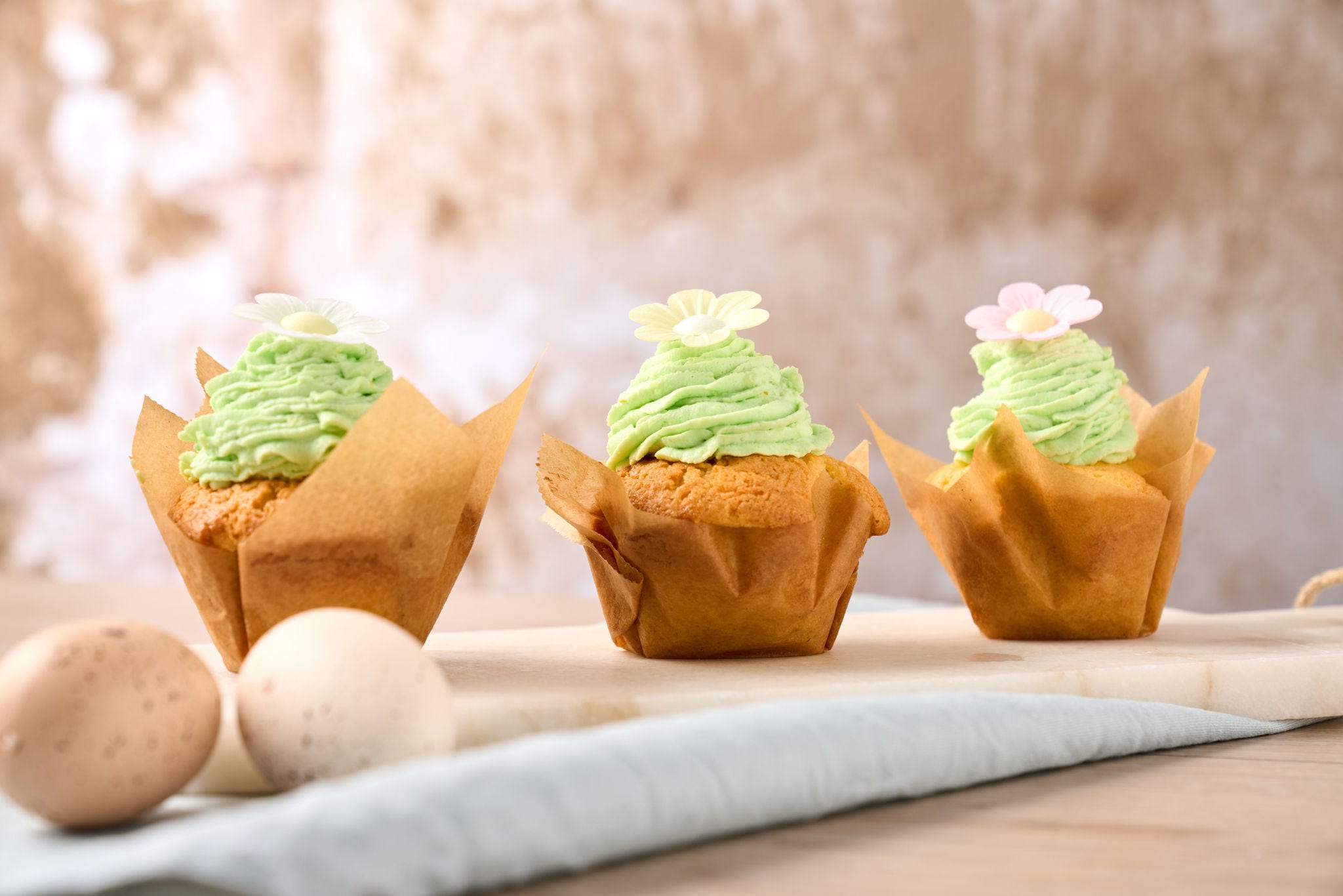 Paascupcakes met citroensmaak en romige topping – perfect voor de paasbrunch