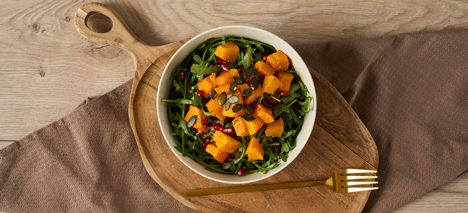 Herfstsalade met ovenpompoen – knapperig, voedzaam en vol smaak