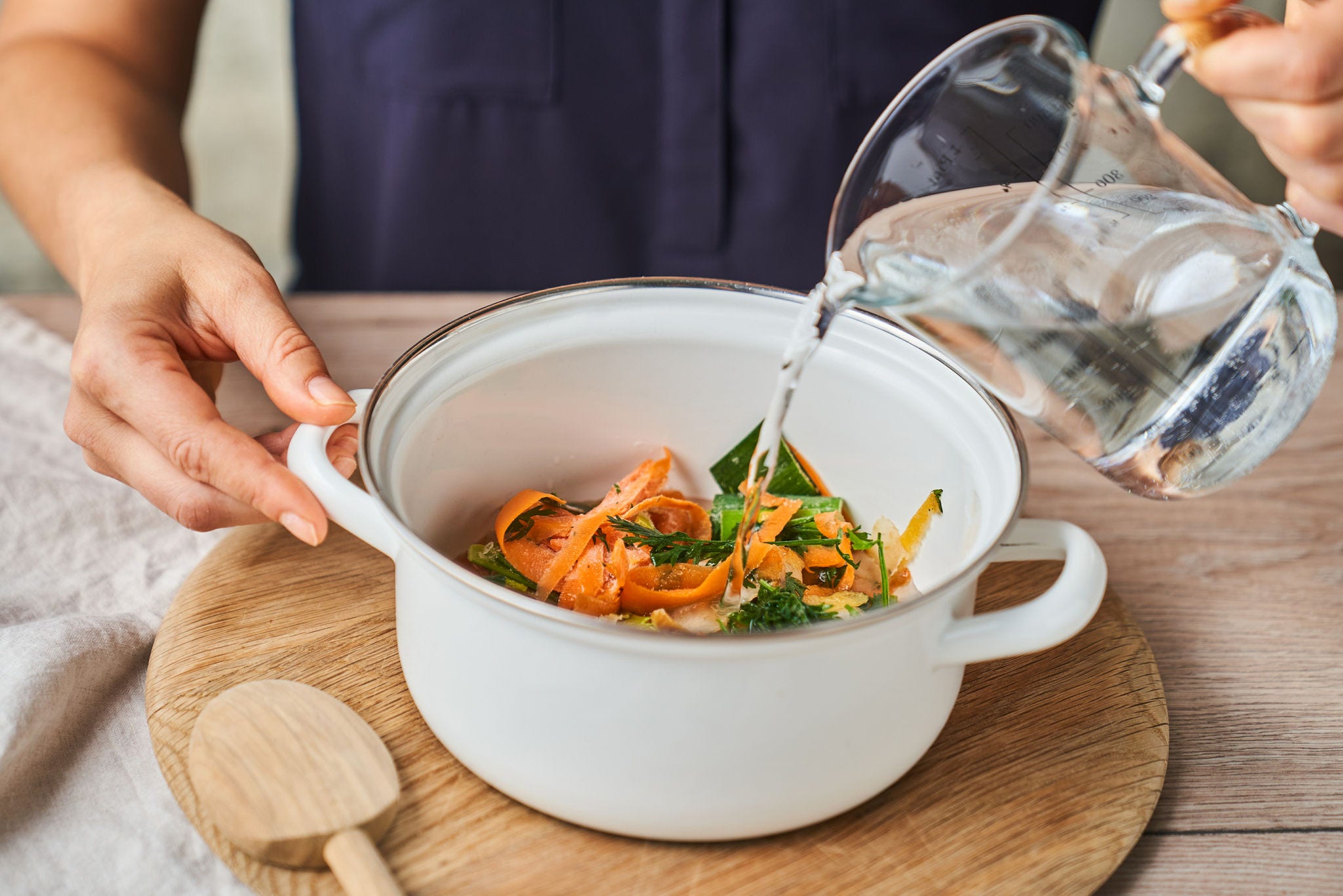 Transformez vos restes de légumes en un bouillon maison savoureux!