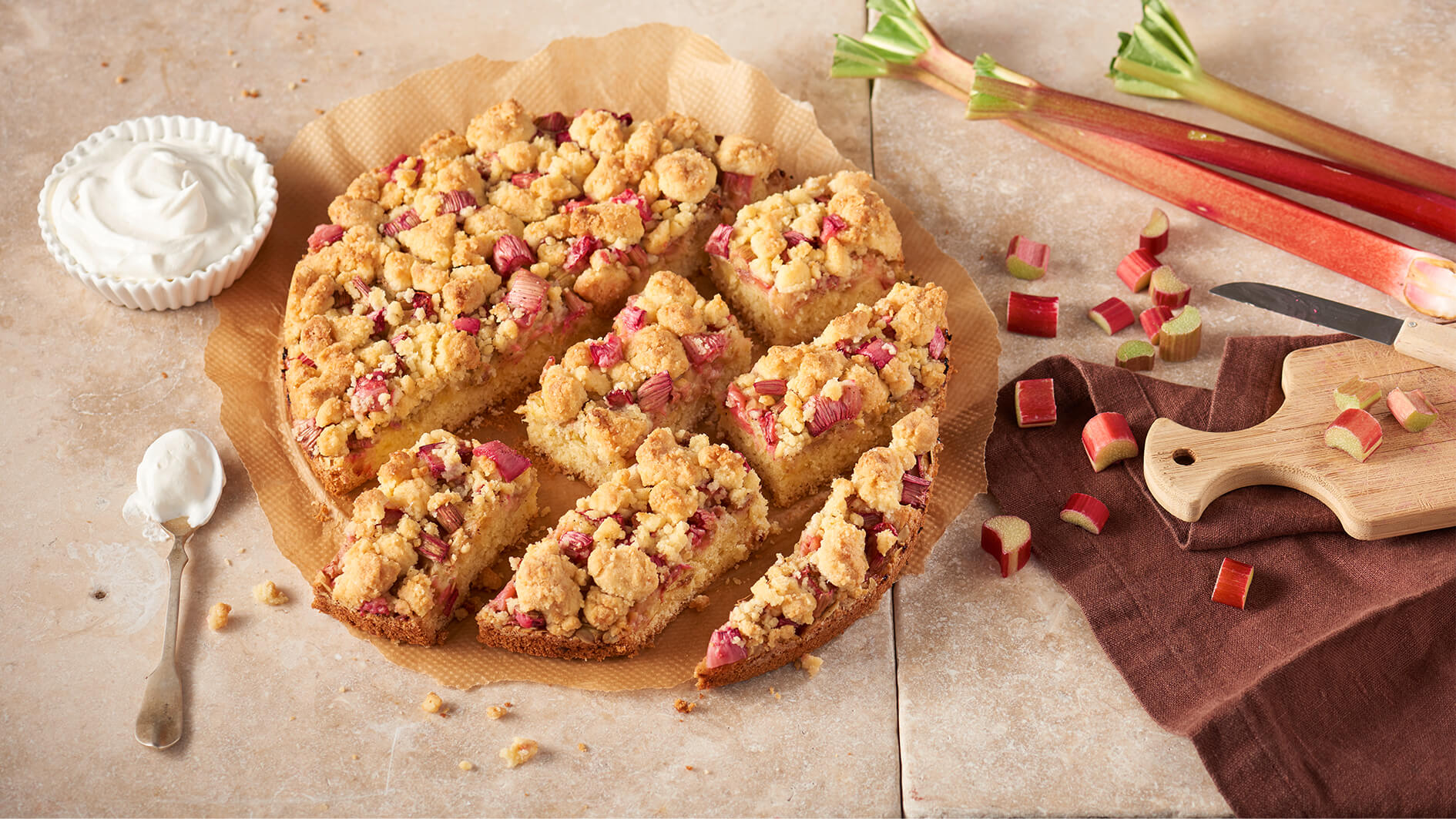 Rabarbertaart met kruimels – fruitig, knapperig en onweerstaanbaar