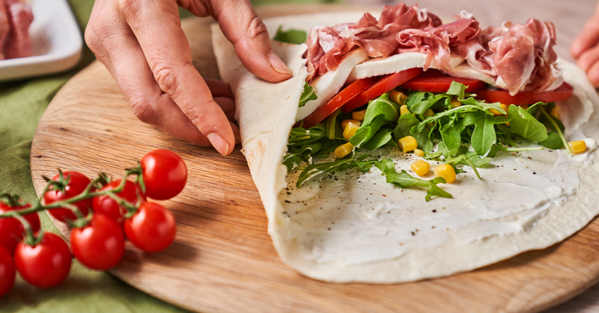 Zomerse wraps met prosciutto of vegan met zoete aardappel & hummus