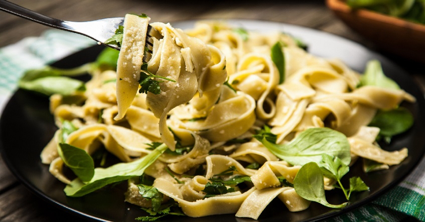 Tagliatelles au pesto d’épinards et noisettes
